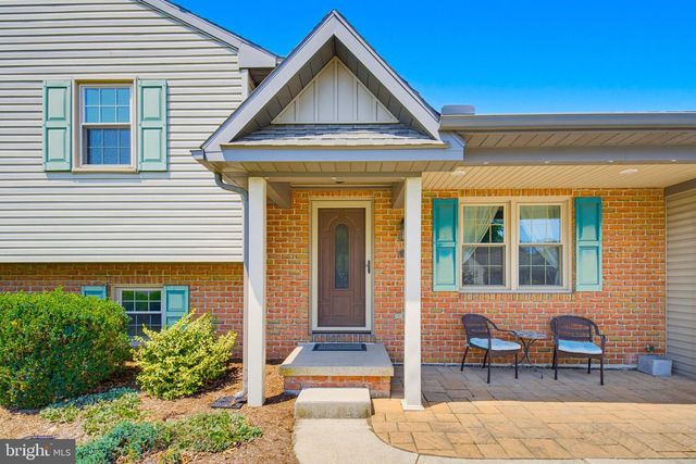 110 S ASPEN DR, Mount Joy, PA 17552