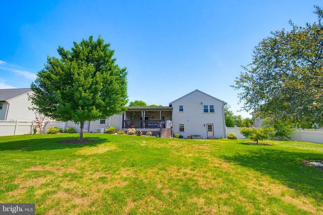 110 S ASPEN DR, Mount Joy, PA 17552
