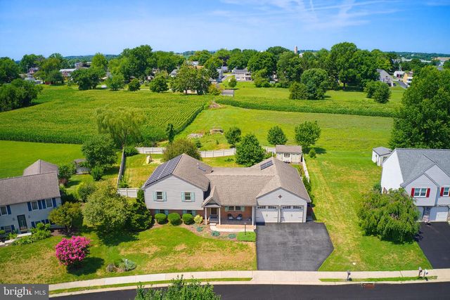 110 S ASPEN DR, Mount Joy, PA 17552