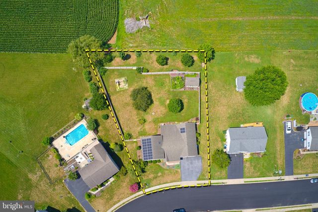 110 S ASPEN DR, Mount Joy, PA 17552