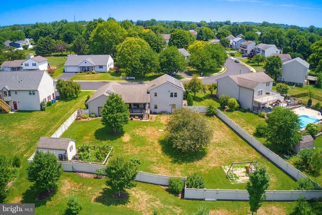 110 S ASPEN DR, Mount Joy, PA 17552