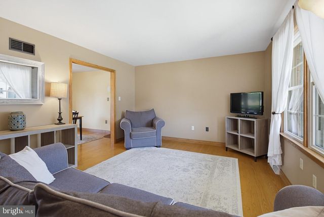 110 S ASPEN DR, Mount Joy, PA 17552