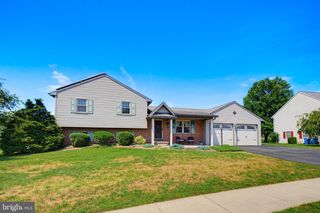 110 S ASPEN DR, Mount Joy, PA 17552