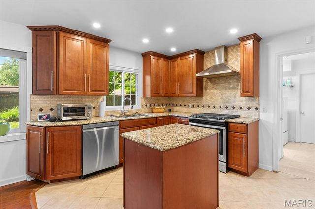 16 Autumn Lane, Belleville, IL 62223