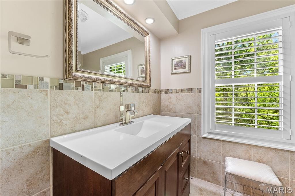 Image 30 of property listing at 16 Autumn Lane, Belleville, IL 62223