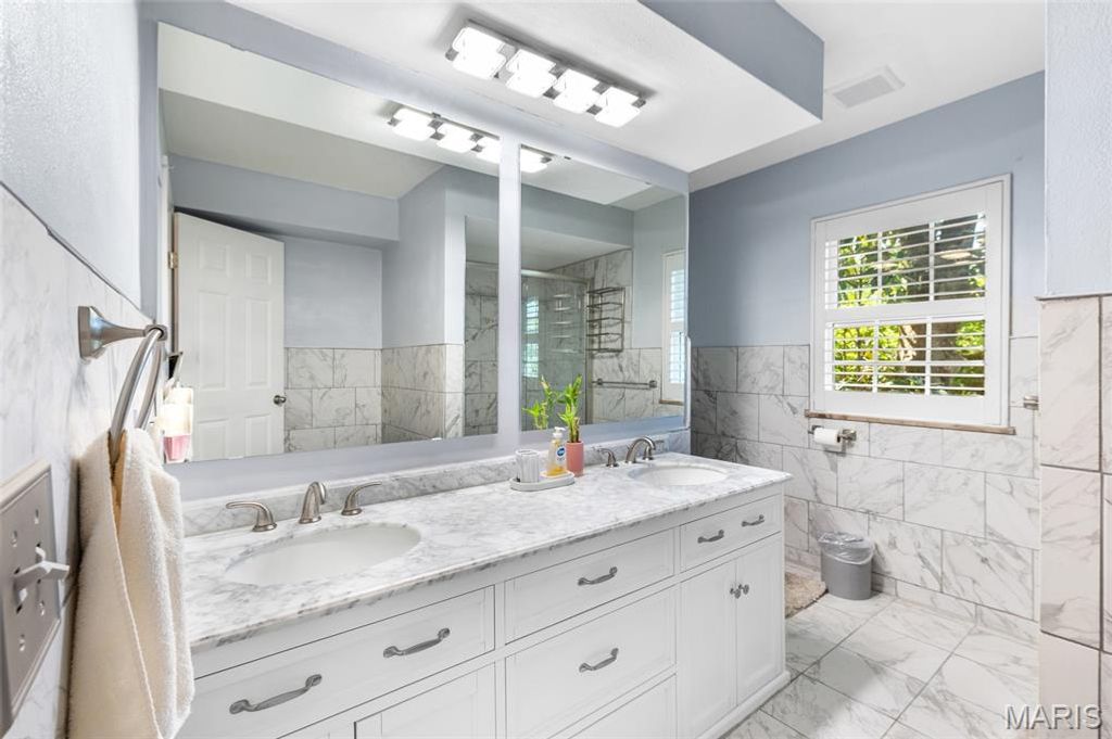 Image 38 of property listing at 16 Autumn Lane, Belleville, IL 62223