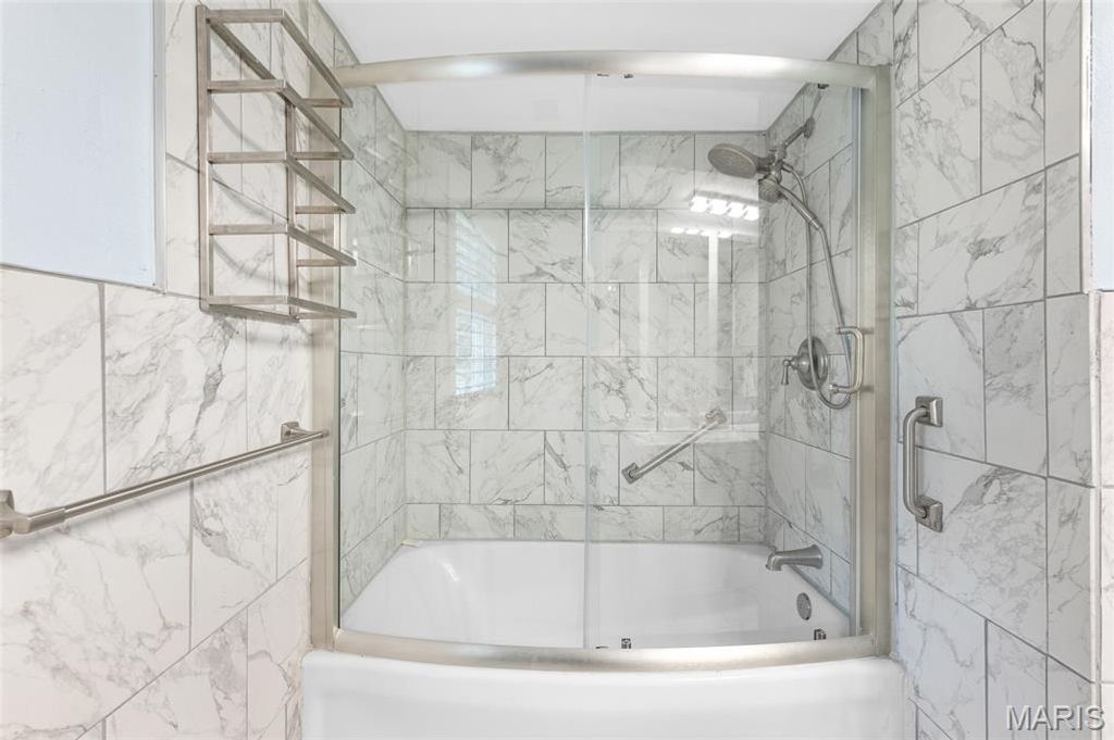 Image 39 of property listing at 16 Autumn Lane, Belleville, IL 62223