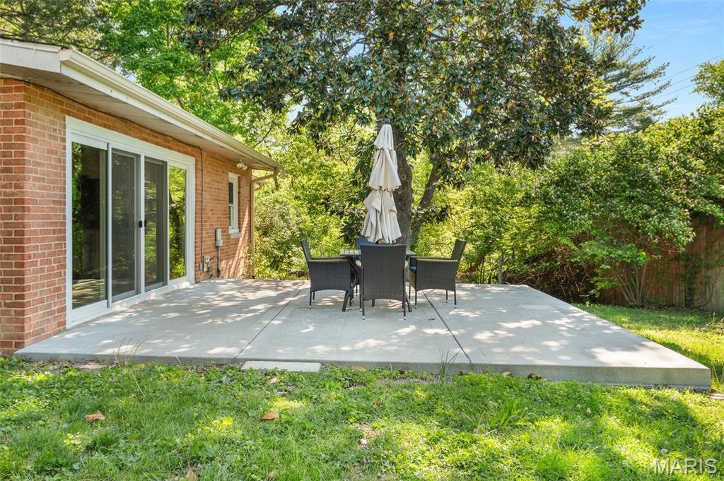 Image 44 of property listing at 16 Autumn Lane, Belleville, IL 62223