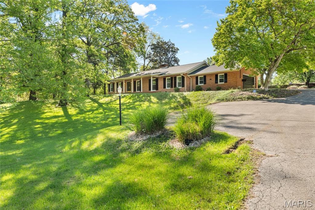 Image 45 of property listing at 16 Autumn Lane, Belleville, IL 62223