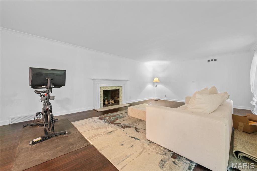 Image 7 of property listing at 16 Autumn Lane, Belleville, IL 62223