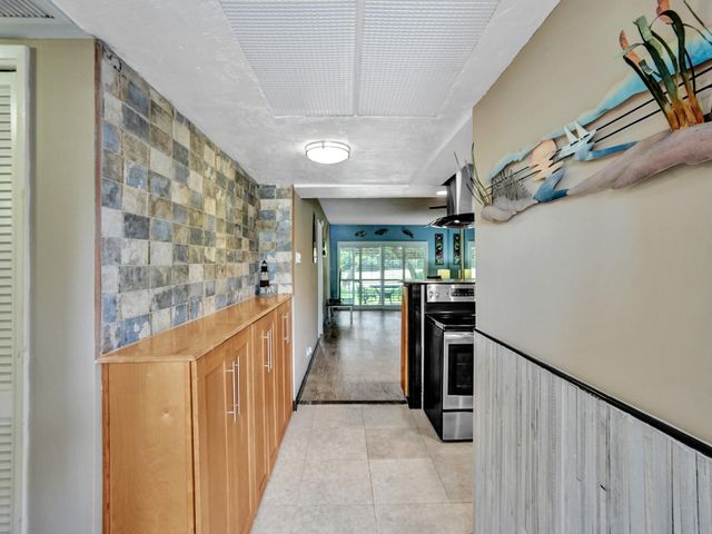 3150 N Palm Aire Drive 106, Pompano Beach, FL 33069