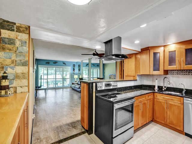 3150 N Palm Aire Drive 106, Pompano Beach, FL 33069