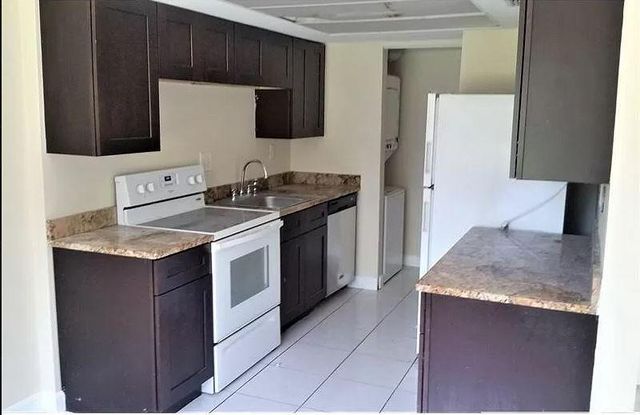 5710 NW 21st Street 36-b, Lauderhill, FL 33313