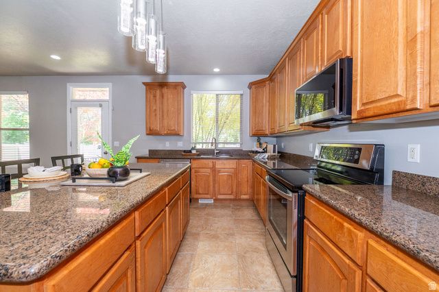 319 E 2300 RES, Kaysville, UT 84037