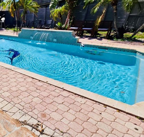 1773 NE 50th St, Pompano Beach, FL 33064