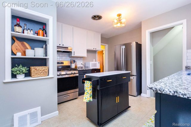 9290 Niver Avenue, Allen Park, MI 48101