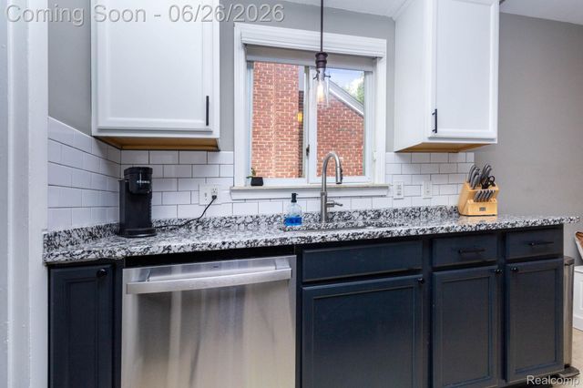 9290 Niver Avenue, Allen Park, MI 48101
