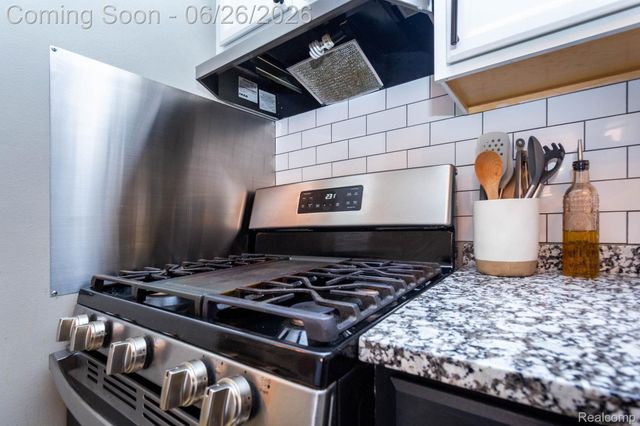 9290 Niver Avenue, Allen Park, MI 48101