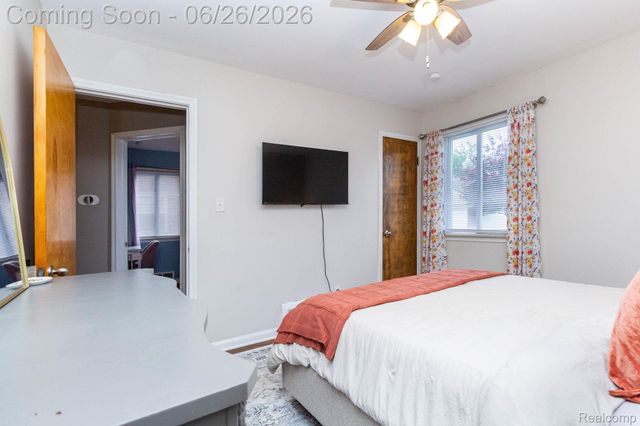 9290 Niver Avenue, Allen Park, MI 48101