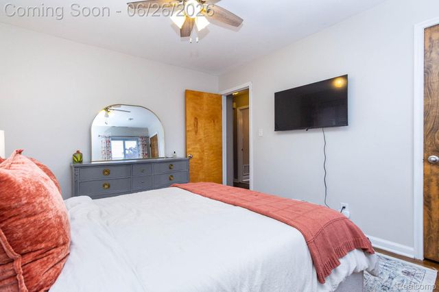 9290 Niver Avenue, Allen Park, MI 48101