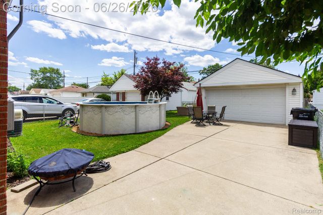9290 Niver Avenue, Allen Park, MI 48101