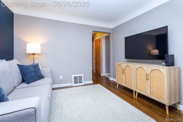 9290 Niver Avenue, Allen Park, MI 48101