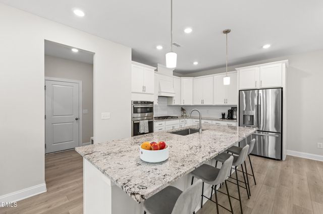 121 Faxton Way, Holly Springs, NC 27540