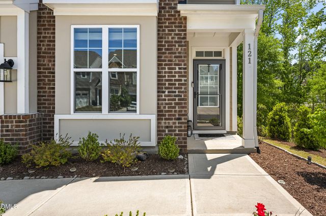 121 Faxton Way, Holly Springs, NC 27540