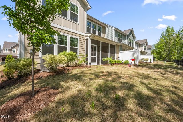 121 Faxton Way, Holly Springs, NC 27540