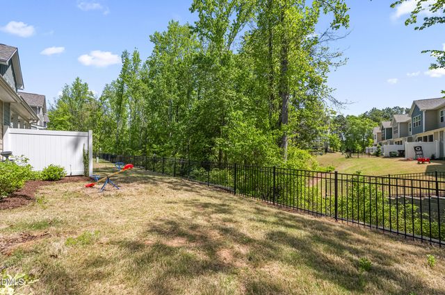 121 Faxton Way, Holly Springs, NC 27540