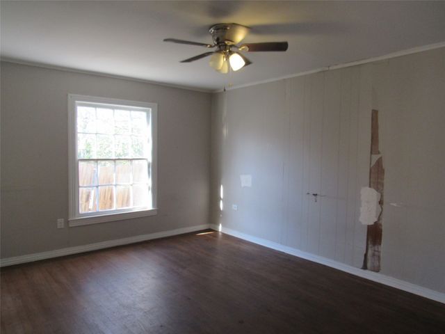 3807 Beverly Drive, Beverly Hills, TX 76711