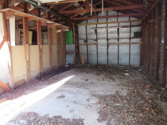 3807 Beverly Drive, Beverly Hills, TX 76711