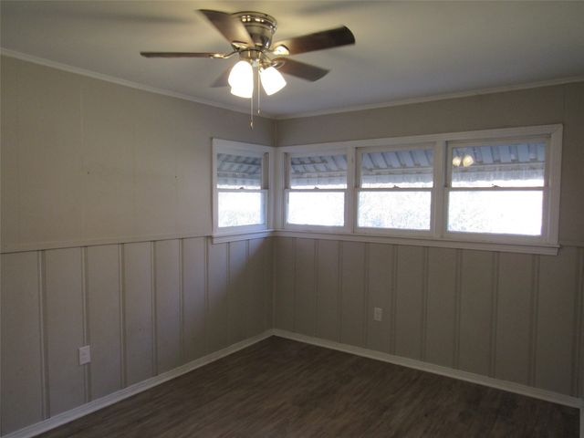 3807 Beverly Drive, Beverly Hills, TX 76711