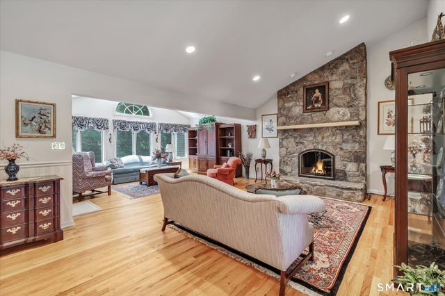 435 Navajo Loop 435, Shelton, CT 06484