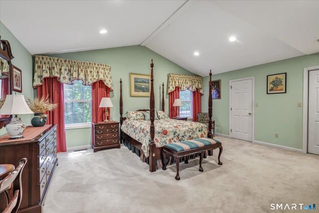 435 Navajo Loop 435, Shelton, CT 06484
