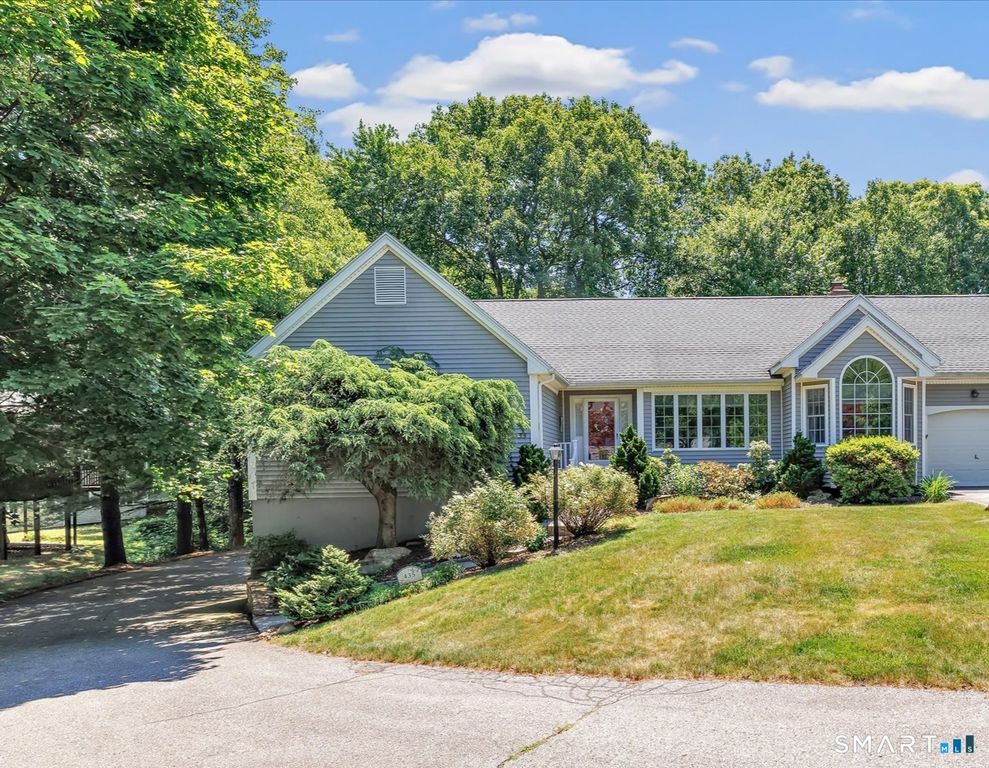 435 Navajo Loop 435, Shelton, CT 06484