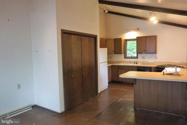 30 FITZHUGH LN, Falling Waters, WV 25419