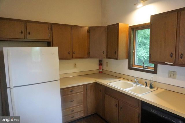 30 FITZHUGH LN, Falling Waters, WV 25419