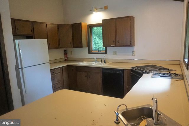 30 FITZHUGH LN, Falling Waters, WV 25419