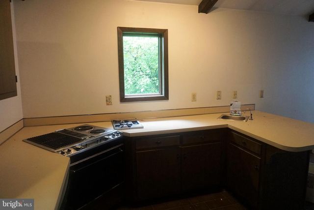 30 FITZHUGH LN, Falling Waters, WV 25419