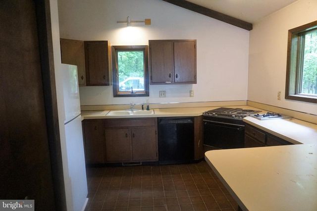 30 FITZHUGH LN, Falling Waters, WV 25419