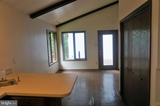 30 FITZHUGH LN, Falling Waters, WV 25419