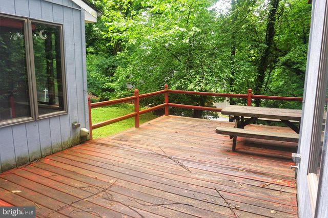 30 FITZHUGH LN, Falling Waters, WV 25419