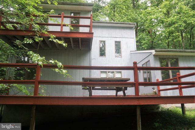 30 FITZHUGH LN, Falling Waters, WV 25419