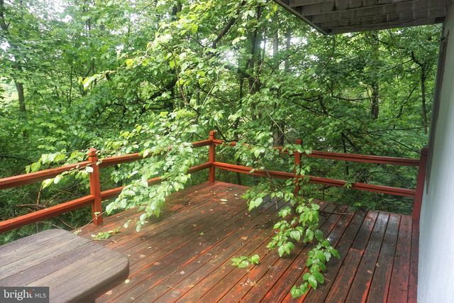 30 FITZHUGH LN, Falling Waters, WV 25419