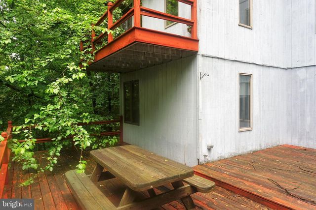 30 FITZHUGH LN, Falling Waters, WV 25419