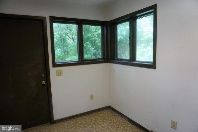30 FITZHUGH LN, Falling Waters, WV 25419