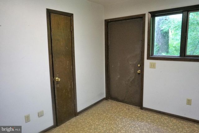 30 FITZHUGH LN, Falling Waters, WV 25419