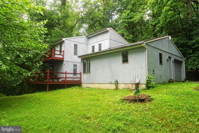 30 FITZHUGH LN, Falling Waters, WV 25419