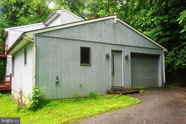 30 FITZHUGH LN, Falling Waters, WV 25419
